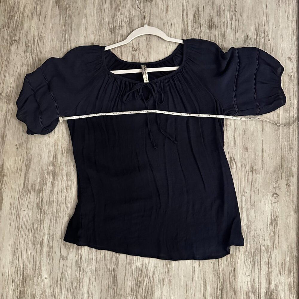 Cute short sleeve top Navy blue